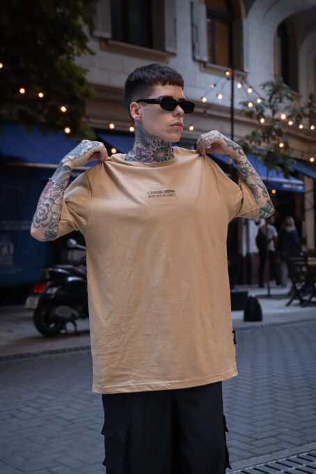 REMERA URBAN BASIC CAMEL - Imagen 3